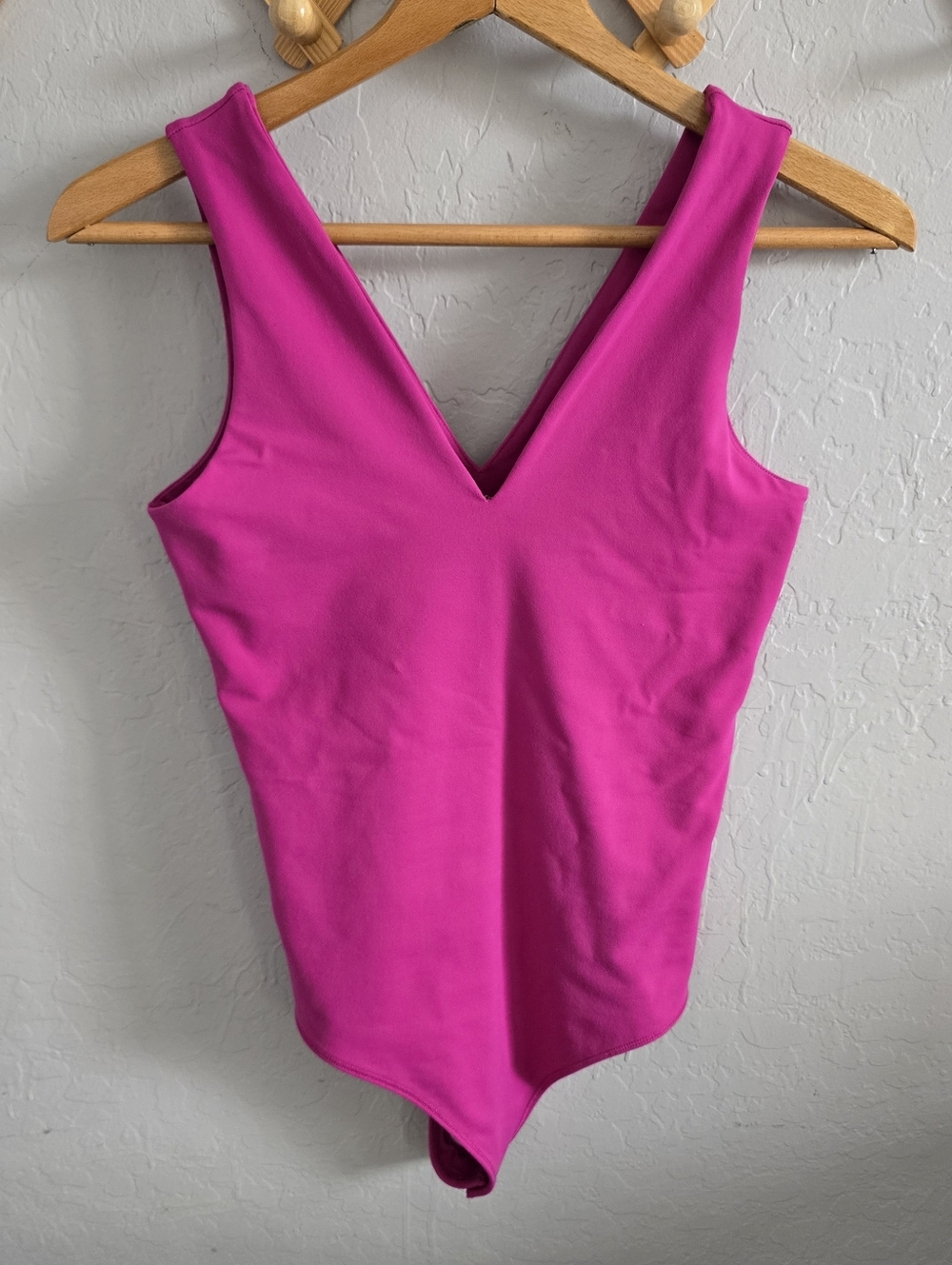 Abercrombie Seamless V-Neck Bodysuit In Fuschia Size S